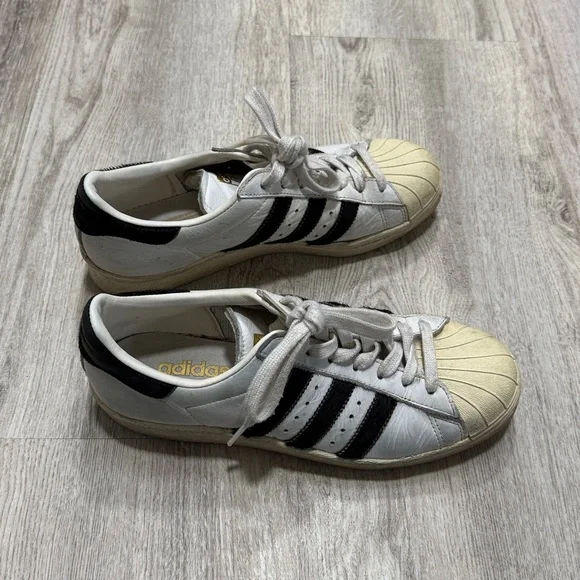 Adidas tennis shoes - Picture 2 of 5